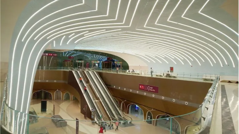 ما الذي يجعل محطات مترو الدوحة مميزة؟
