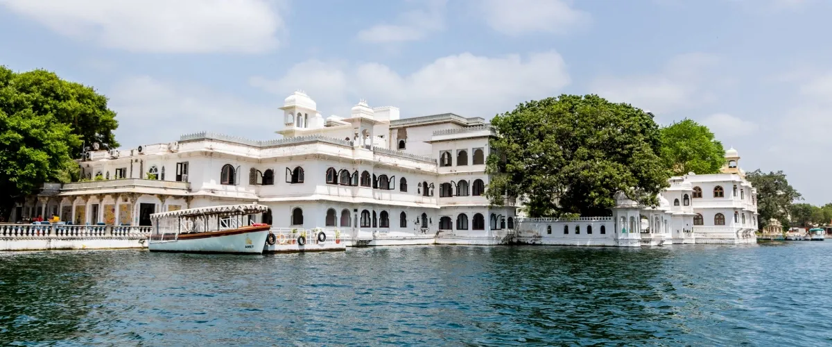 Best 10 Hotels in Udaipur with Lake View: Where Opulence Meets Serenity