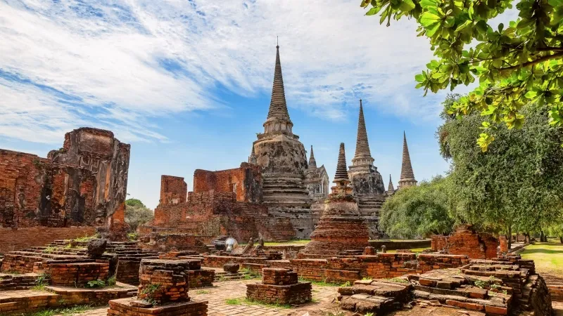 A Daytrip to Ayutthaya and Admire the Archaeological ruins