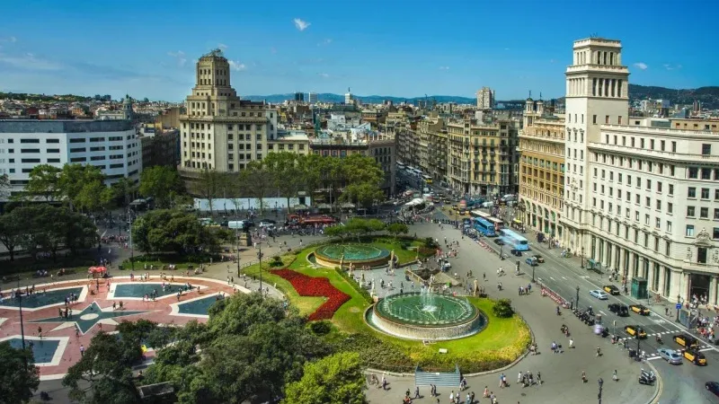 Explore Plaça Catalunya