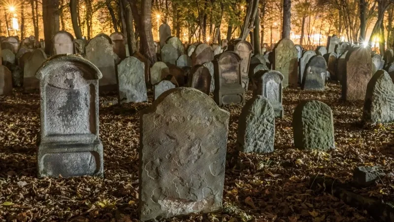 Bijapur, Sixty Graves, Haunted Well