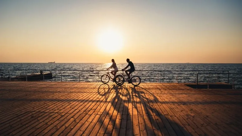 ركوب الدراجات على شاطئ مرسى مطروح