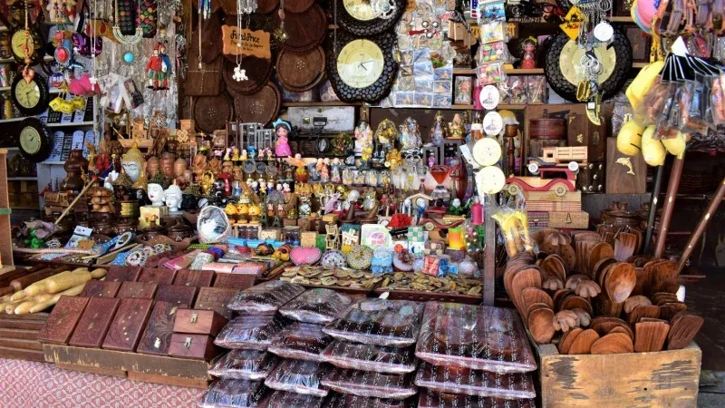 Lakkar Bazar