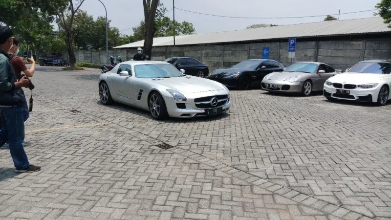 Why to Hire a Chauffeur in Dubai?