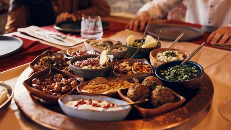 Where to Dine at Six Flags Qiddiya and Nearby?