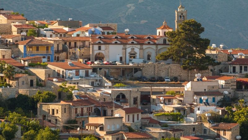 قرية ليفكارا: اكتشف سحر التراث القبرصي وتعرّف على روح الحياة المحلية في جولة لا تُنسى!