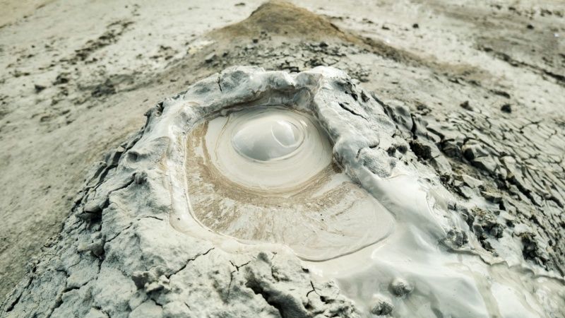 شاهد براكين الطين الشهيرة