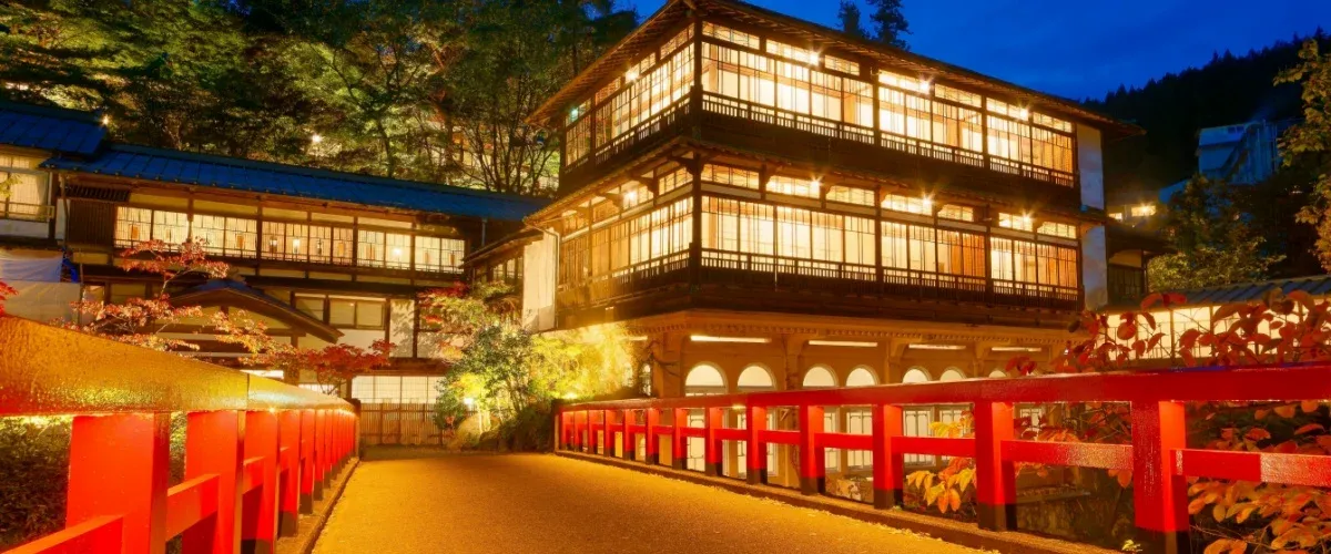 7 Best Celebration Spots to Attend New Year 2026 Parties in Munnar