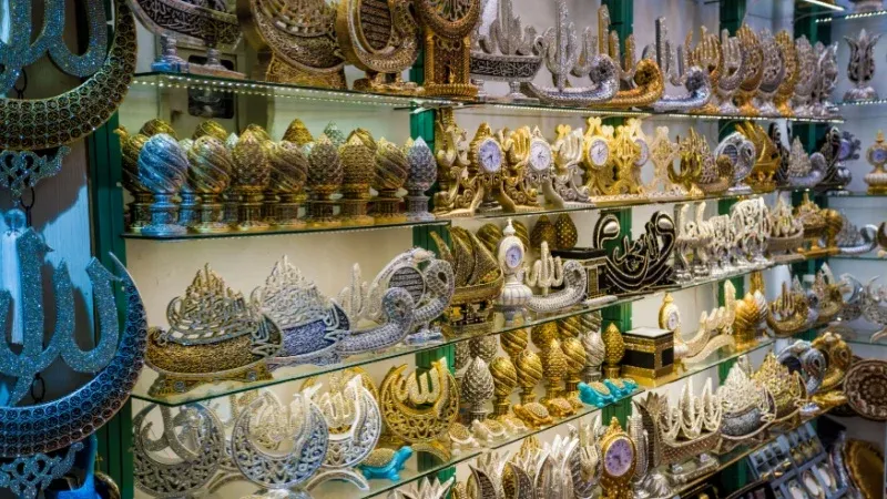 Antiques and Souvenirs