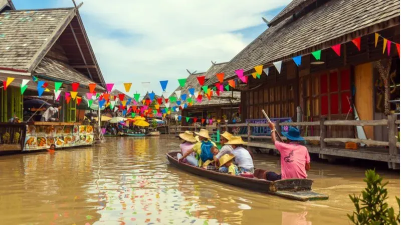 Shopping In Pattaya From The Famous Floating Market