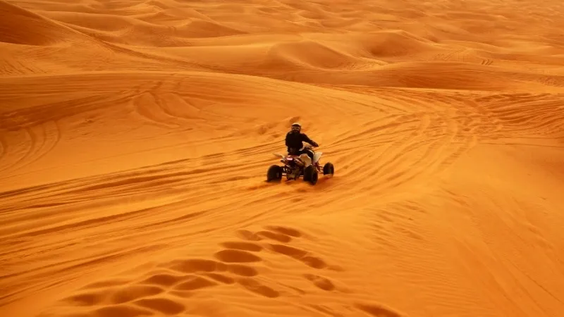 رحلات سفاري صحراوية خاصة مع جولات الدراجات الرباعية في جدة