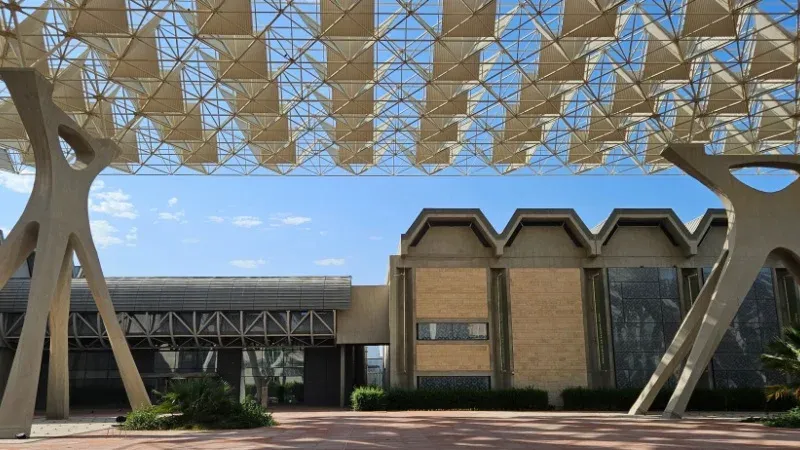 بيت المرايا