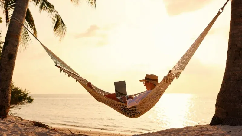 اختر وجهتك التالية للعمل عن بُعد في عام ٢٠٢٥