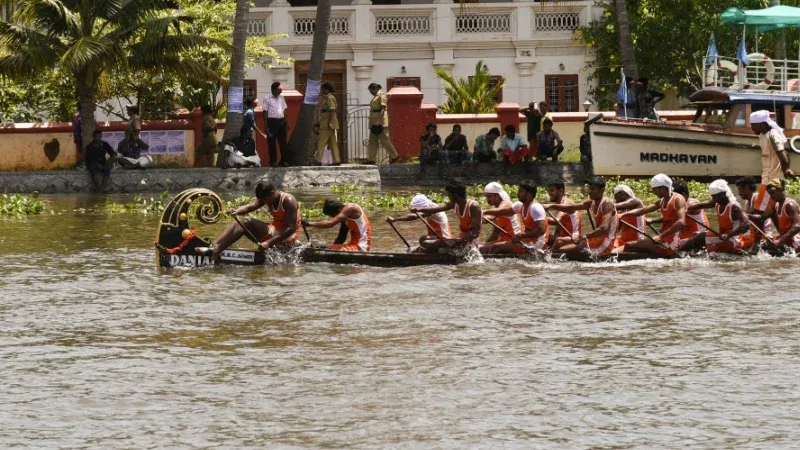 Snake Boat Race