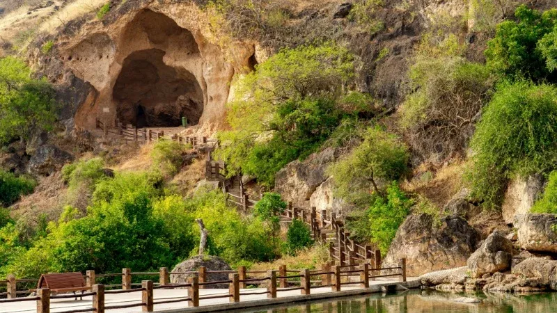 Enjoy the scenery of Ayn Razat Springs