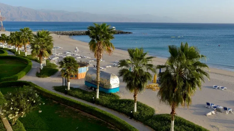 منتجع راديسون بلو، شاطئ نصف القمر بالدمام