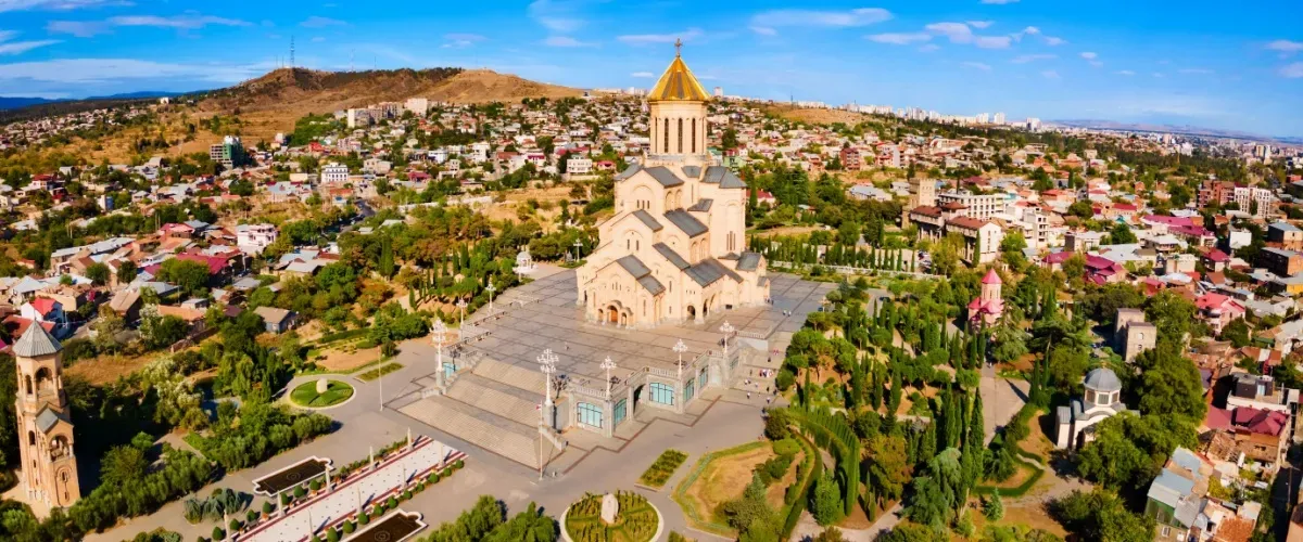 Top 8 Theme Parks in Georgia to Enjoy Rides, Shows & Family Fun!