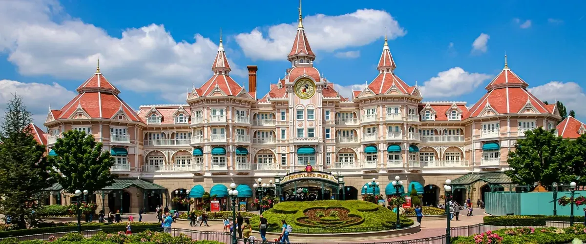 8 Iconic Theme Parks in Paris for Your Next Family Getaway