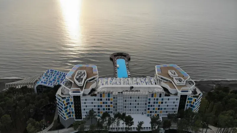 Paragraph Resort & Spa