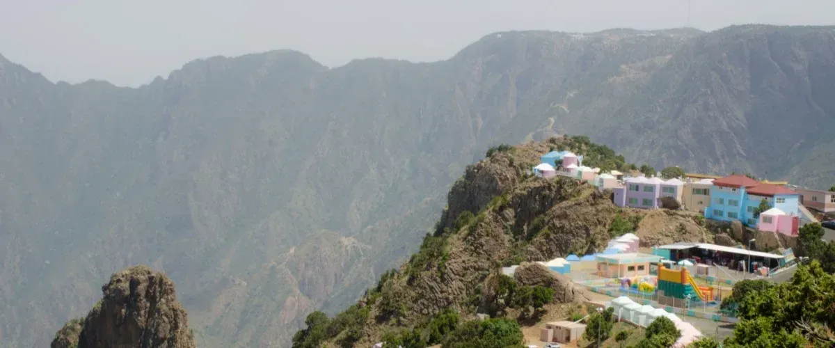 دليل السفر إلى منطقة عسير: اكتشف أفضل ما في المملكة العربية السعودية