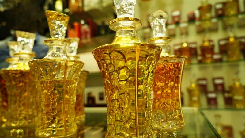 The Perfume Souq: Scents of Arabia