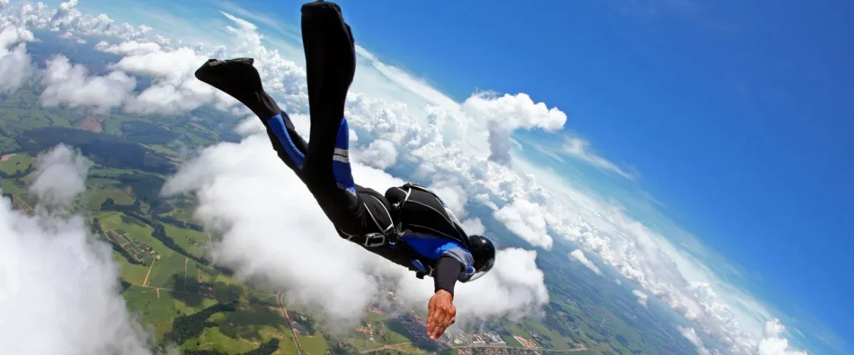 Experience the Ultimate Thrill at Skydive Qatar: Details, Tips & More