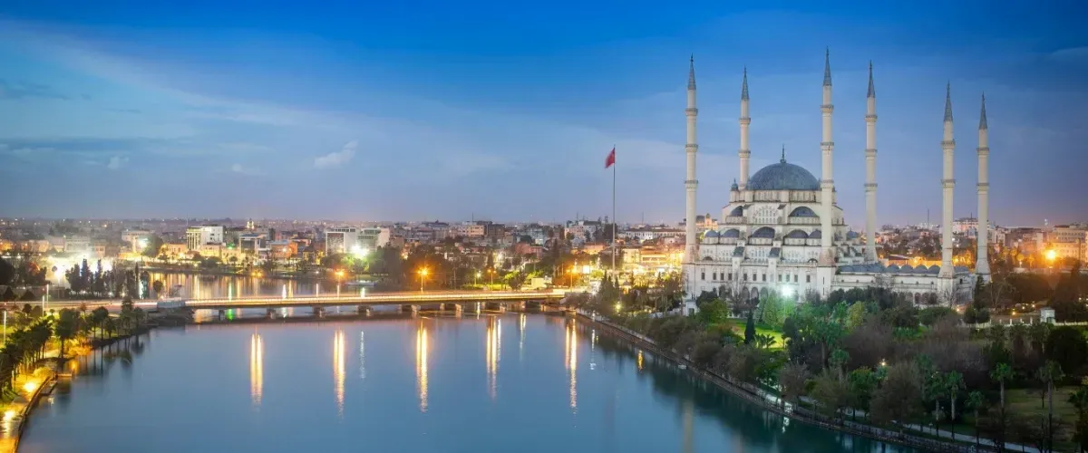 أفضل ١٠ أماكن للزيارة في أضنة: حيث يلتقي التاريخ والطبيعة