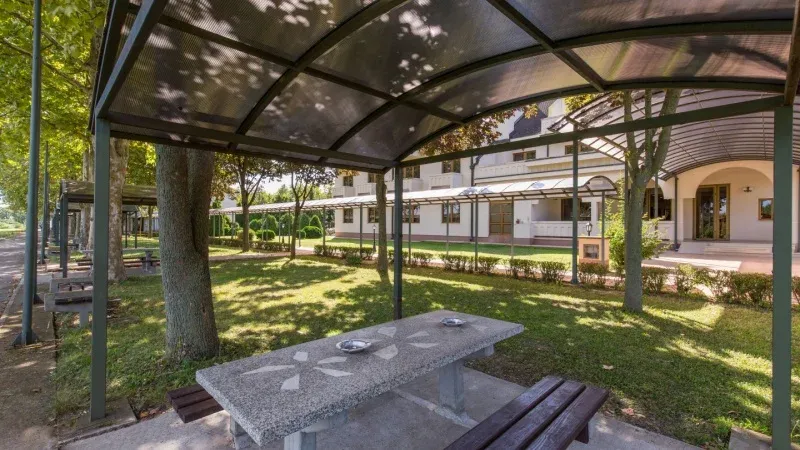 مناطق جلوس مظللة