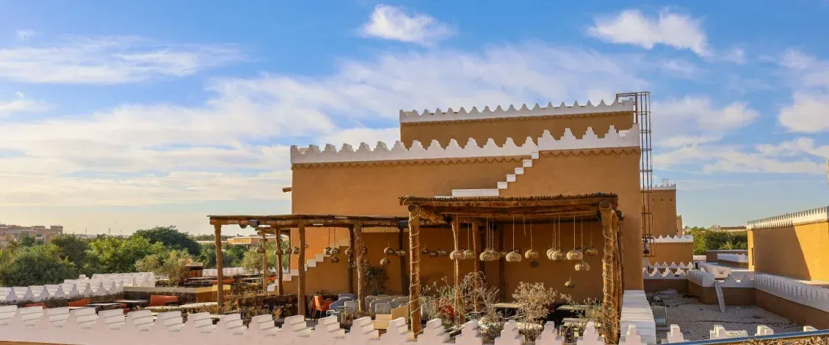 ١٠ مقاهي ومطاعم لا بد من زيارتها في منطقة مطل البجيري بالدرعية