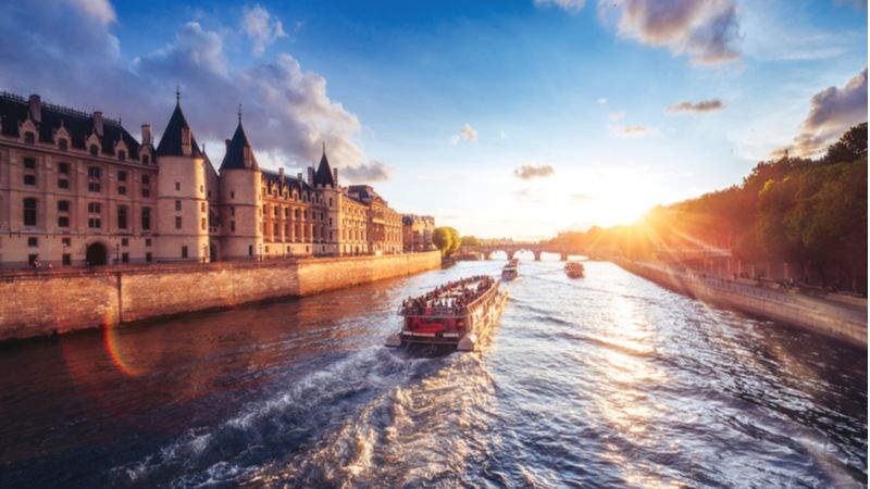 Enjoy A Majestic Cruise On Seine River