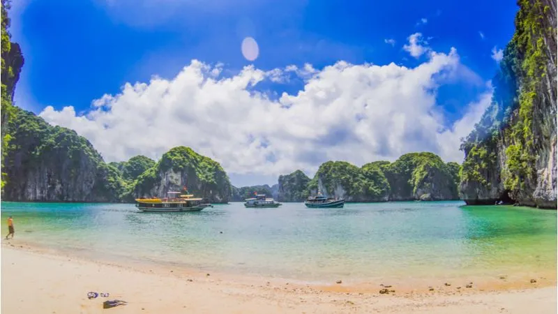 Ha Long Bay - Vietnam Beach