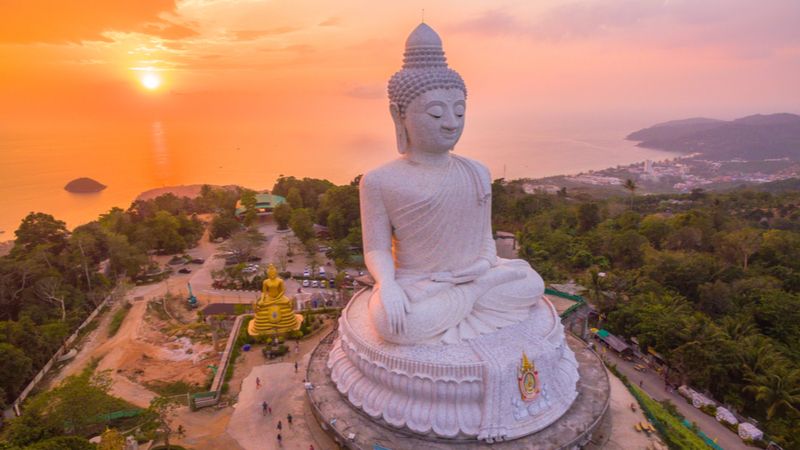 Admire The Big Buddha Of Phuket 
