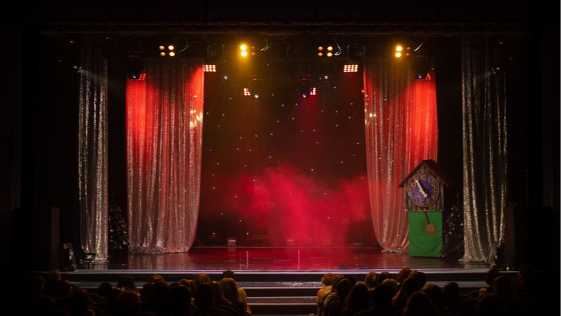 Be Dazzled By The Simon Cabaret Show  