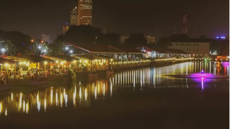 Enjoy A Unique Shopping Experience At Pettah Floating Market