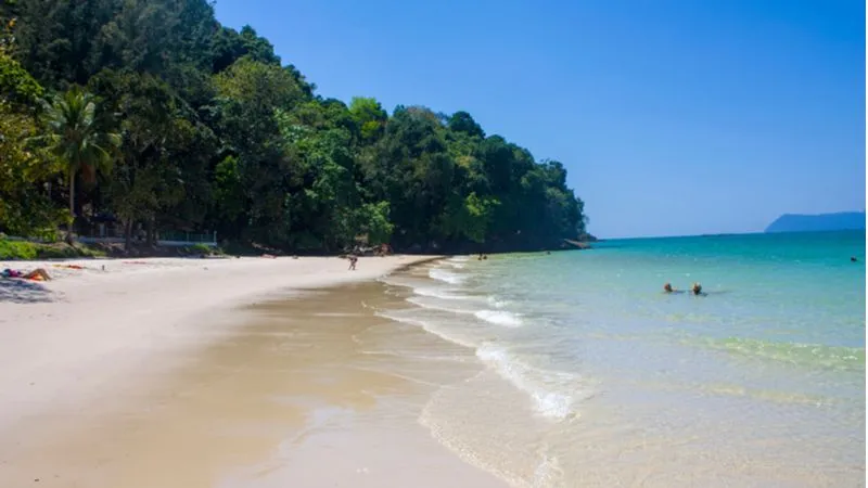 Pantai Pasir Tengkorak Beach