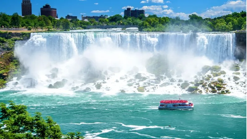 Soak Up In The Elegant View Of Niagara Falls