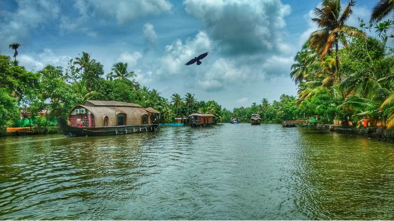 Stay In A Houseboat And Cruise The Backwaters In Alleppey