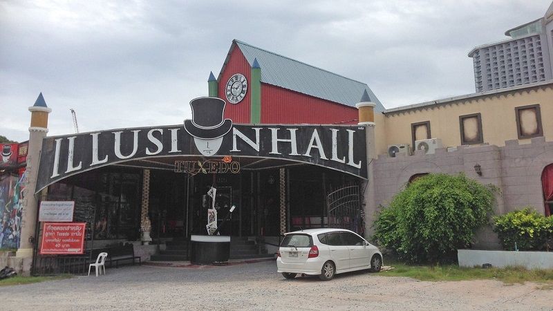 Tuxedo Illusion Hall