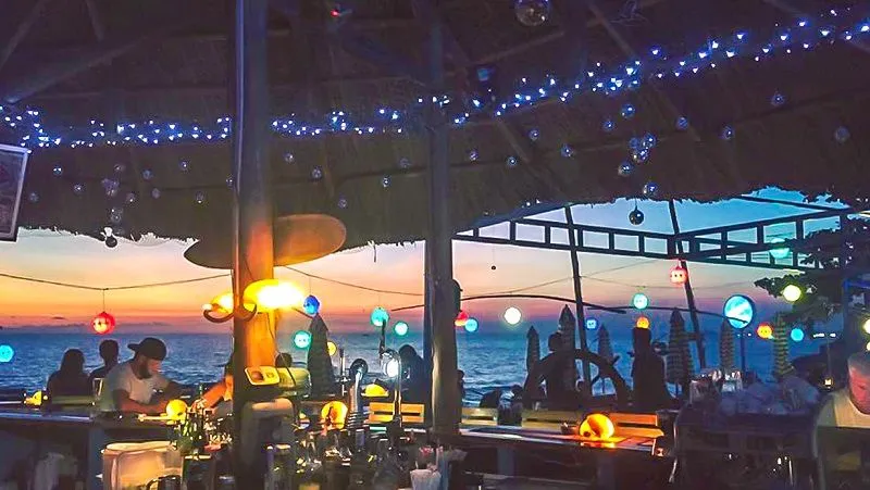 Rory’s Beach Bar To Spend A Leisure Evening