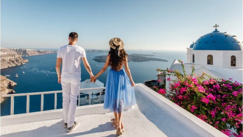 Spend A Romantic Holiday In Santorini