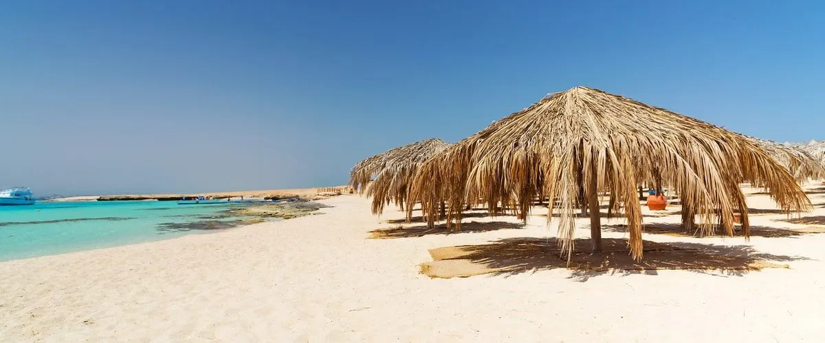 Tropical Islands in Egypt: Sprinkled  Picturesque Atolls