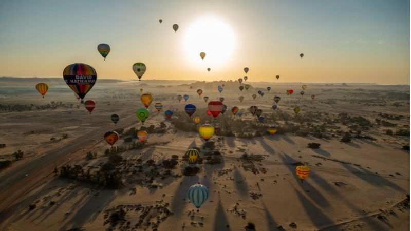 Flying a Hot Air Ballon over Hegra