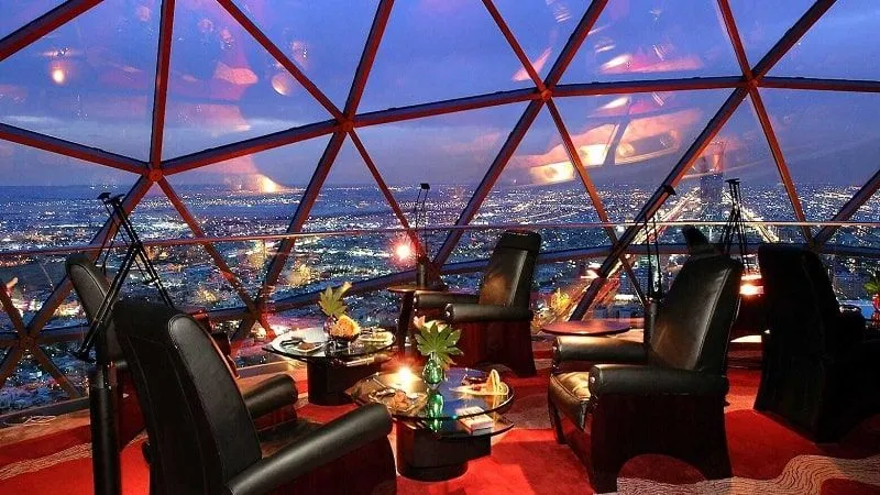 Dining at 'The Globe' Tallest Building