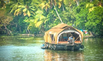 6 Days 5 Nights Kerala Adventure Tour Package with Varkala and Kovalam