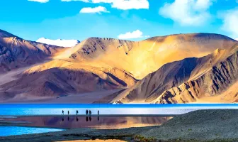 7 Nights 8 Days Ladakh Group Tour Package With Srinagar