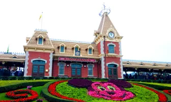 5 Nights 6 Days Disneyland Tour Package