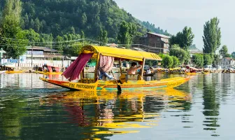 Srinagar Weekend Tour Package for 2 Nights 3 Days