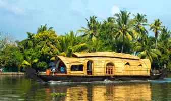 Delightful 8 Nights 9 Days Kerala Luxury Tour Package