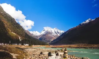 Mesmerizing 2 Nights 3 Days Lachung Tour Package